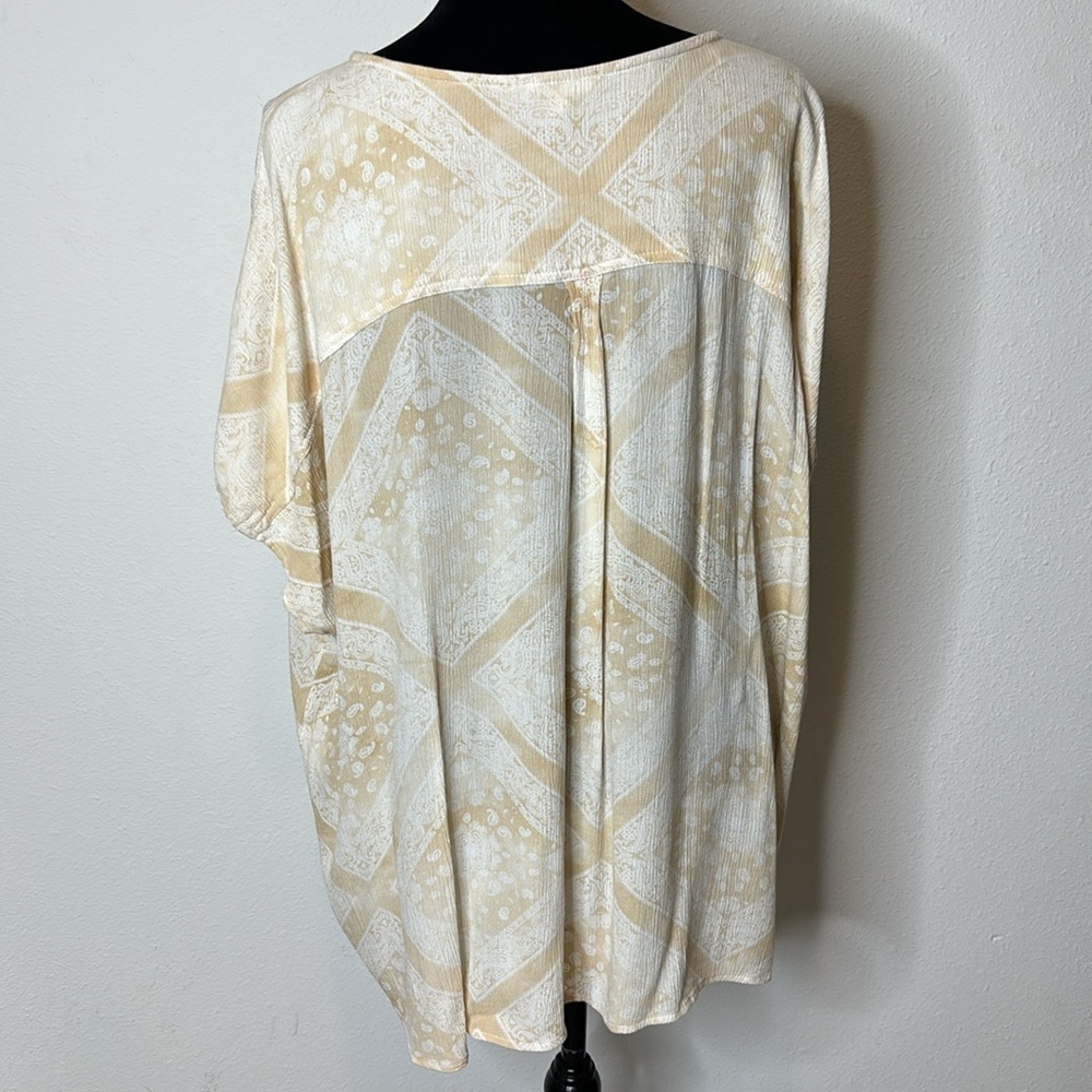 Maurices Size 4x Button Up Top - image 5